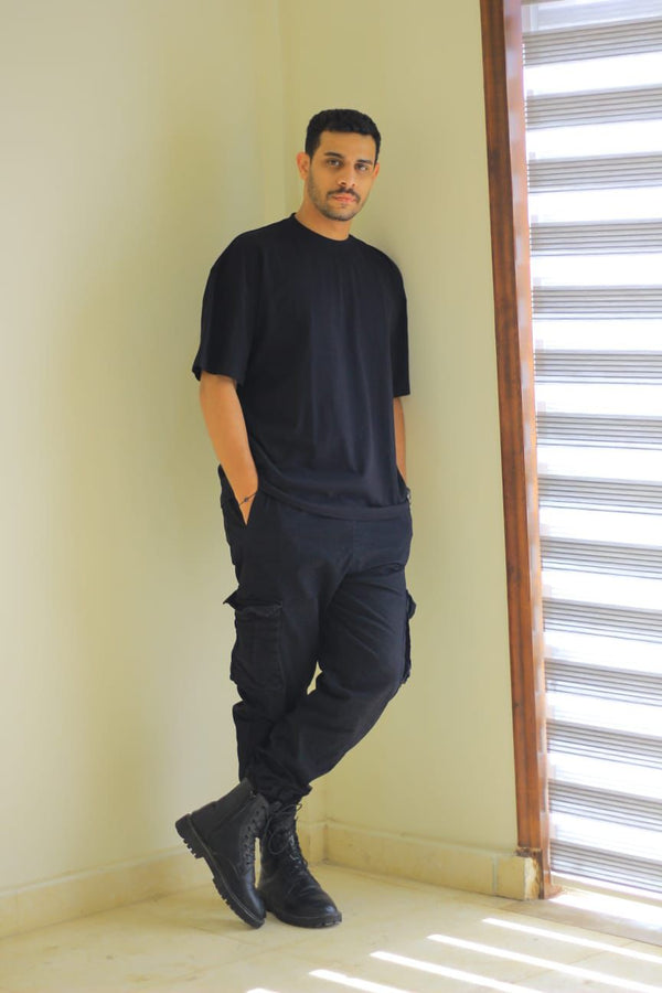 "BOLD BLACK" Oversize T-shirt.